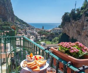 La Valle Delle Ferriere Amalfi Italy