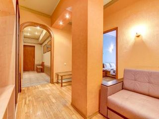 Двухкомнатная квартира у метро "Достоевская"