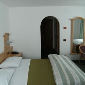 NearBy Hotel