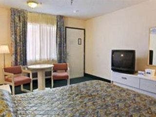Hotel pic Hilltop Inn & Suites