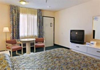 Photo of Hilltop Inn & Suites