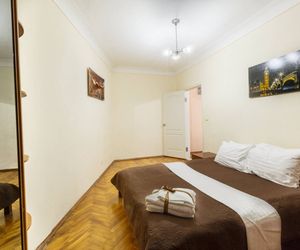 BASEINA street 10 - COZY APARTMENT IN THE CENTER OF KIEV NEAR GULLIVER MALL - PALACE OF SPORTS Kiev Ukraine