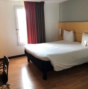 NearBy Hotel