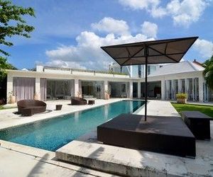 Villa Putih Satu Canggu Indonesia