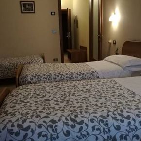 NearBy Hotel