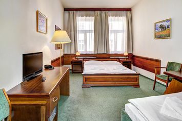 Three Crowns Hotel
