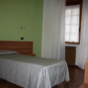 NearBy Hotel