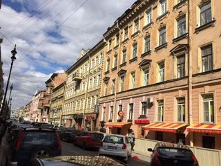 Largo у Невского проспекта