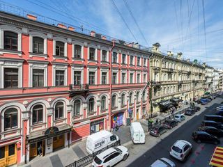 Largo у Невского проспекта