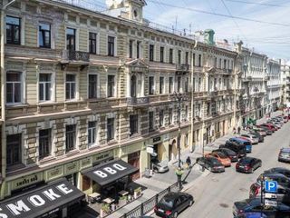 Largo у Невского проспекта