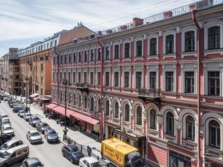 Largo у Невского проспекта