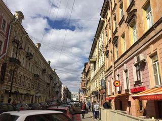 Largo у Невского проспекта