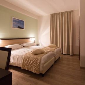 NearBy Hotel