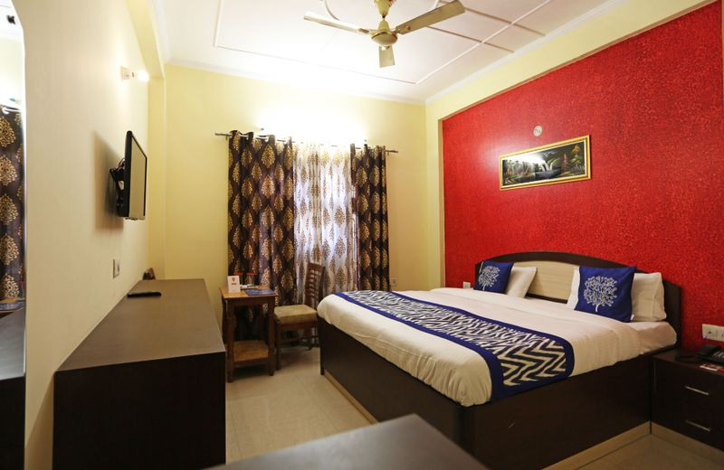 OYO 4734 Hotel Sapphire