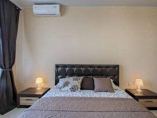 ДостоБродский на реке Неве