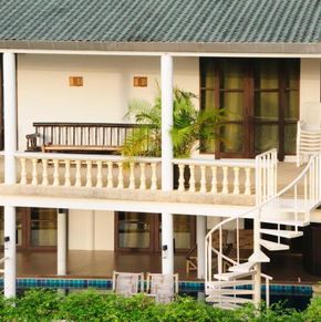 NearBy Hotel