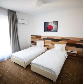 NearBy Hotel