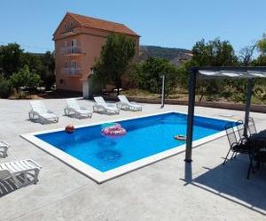 Apartments with a parking space Vinisce (Trogir) - 12676 Vinisce Croatia