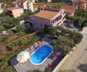 Apartment with private pool Sukosan Croatia