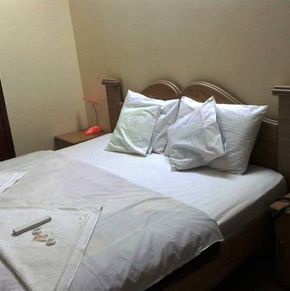 NearBy Hotel