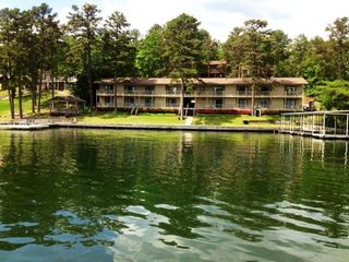 Фото отеля Long Island Lake Resort