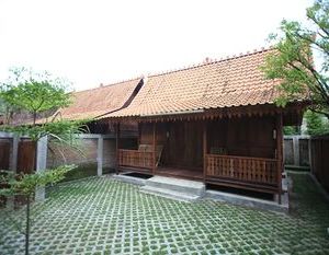 Tirto Raharjo Ethnic Wooden House Kejayan Indonesia