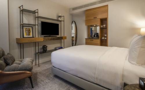 image of hotel Lincoln Plaza London, Curio Collection By Hilton