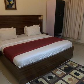 NearBy Hotel