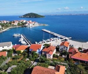 Holiday Home Vesna (UGL200) Oltre Croatia