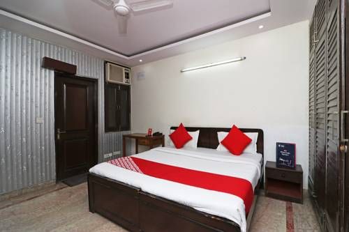 OYO 9019 Golden Park Kirti Nagar