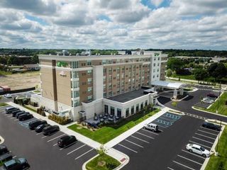 Фото отеля Holiday Inn & Suites - Farmington Hills - Detroit NW, an IHG Hotel