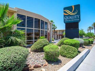 Фото отеля Quality Inn and Suites Phoenix NW - Sun City