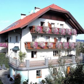 NearBy Hotel