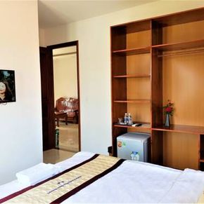 NearBy Hotel