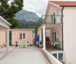 Apartments and rooms with parking space Tucepi (Makarska) - 13056 Tucepi Croatia