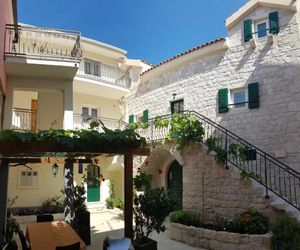 Apartments Dvor Baska Voda Croatia
