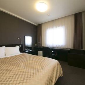 NearBy Hotel