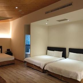 NearBy Hotel