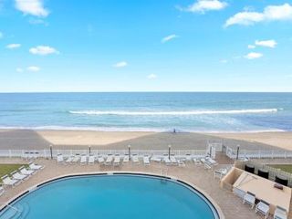 Фото отеля Paradise Beach Club - Oceanfront and Penthouse