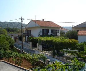 Apartments with a parking space Vinisce (Trogir) - 12637 Vinisce Croatia