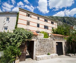 Stranger Tides Hostel Dobrota Montenegro