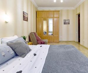 17 BASSEINA Street - THREE SEPARATE BEDROOMS - PALACE OF SPORTS Kiev Ukraine