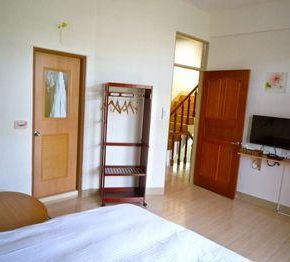 NearBy Hotel