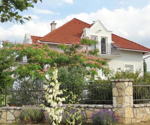 Albízia Apartments Balatonfured Hungary