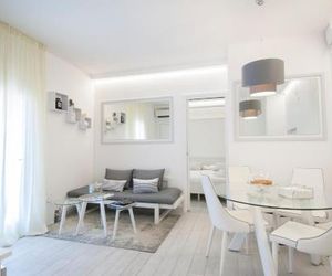 White Apartment Forte dei Marmi Italy