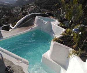 Vilna House with private pool, jacuzzi and garden -Optional pool and jacuzzi heating Agaete Spain