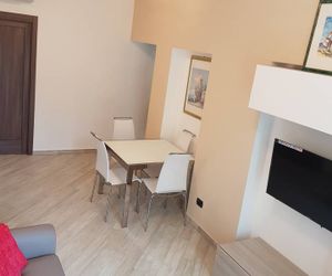 Karina House-check in 24 h Como Italy