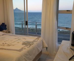 Beachfront Penthouse with Jacuzzi Bloubergstrand South Africa