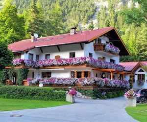 Gästehaus Almrausch, Ferienanlage mit Pool Nassereith Austria