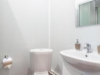 Демократ на Невском 147